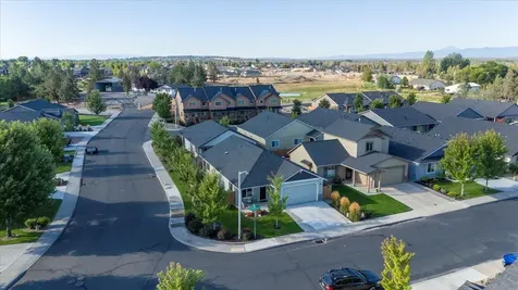 2920 NW Hemlock Lane Redmond OR 97756