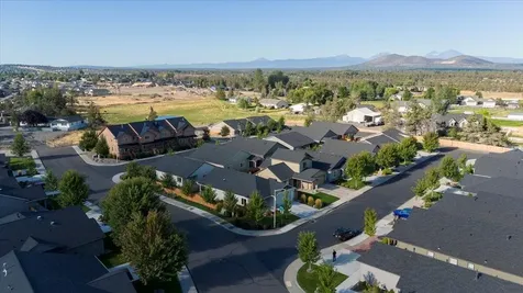 2920 NW Hemlock Lane Redmond OR 97756