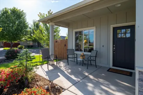 2920 NW Hemlock Lane Redmond OR 97756