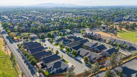 2920 NW Hemlock Lane Redmond OR 97756