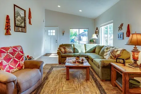 2920 NW Hemlock Lane Redmond OR 97756