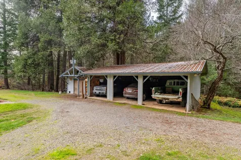 1871 Mccullough Creek Road Glendale OR 97442