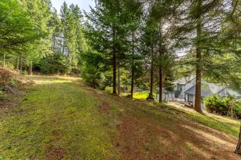 1871 Mccullough Creek Road Glendale OR 97442