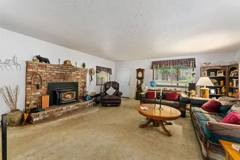 1871 Mccullough Creek Road Glendale OR 97442