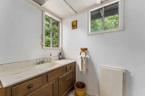 1871 Mccullough Creek Road Glendale OR 97442