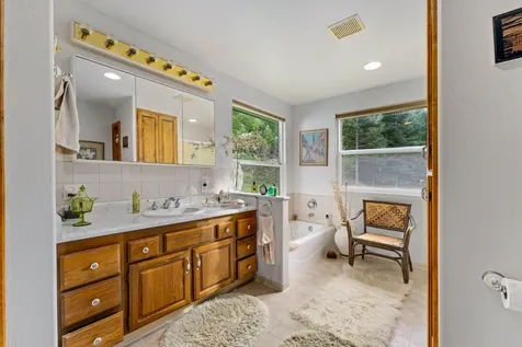 1871 Mccullough Creek Road Glendale OR 97442