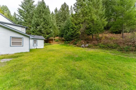 1871 Mccullough Creek Road Glendale OR 97442