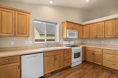1707 NW 20th Street Redmond OR 97756