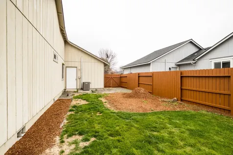 1707 NW 20th Street Redmond OR 97756
