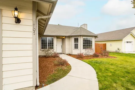 1707 NW 20th Street Redmond OR 97756