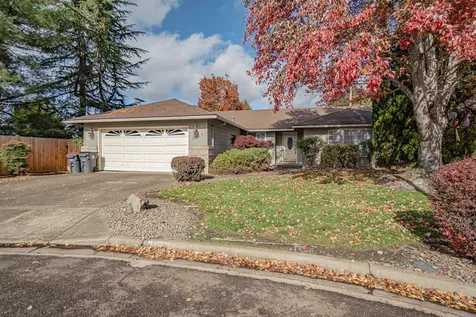 3037 Jenero Court Medford OR 97504
