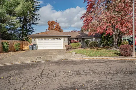 3037 Jenero Court Medford OR 97504