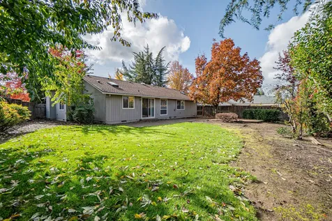 3037 Jenero Court Medford OR 97504