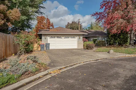 3037 Jenero Court Medford OR 97504