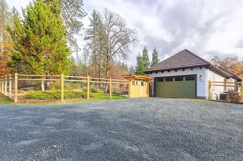 903 Nicklaus Point Lane Grants Pass OR 97526