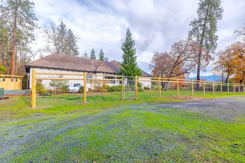 903 Nicklaus Point Lane Grants Pass OR 97526
