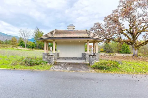 903 Nicklaus Point Lane Grants Pass OR 97526