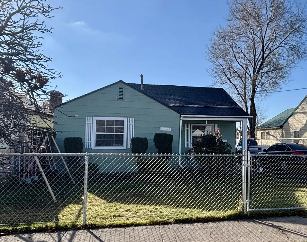 2546 Applegate Avenue Klamath Falls OR 97601
