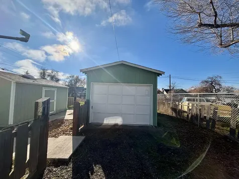 2546 Applegate Avenue Klamath Falls OR 97601