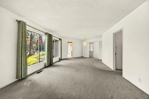 6 S Groveland Avenue Medford OR 97504