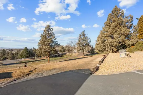 1642 NE Hilltop Lane Madras OR 97741