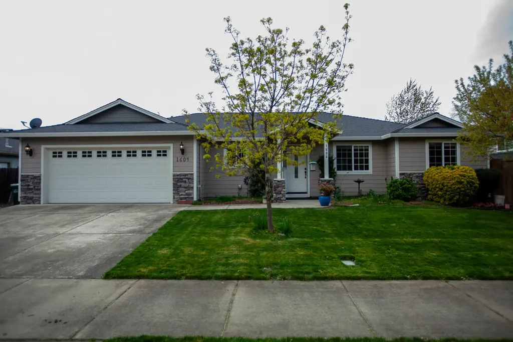1604 Medart Lane Grants Pass OR 97527