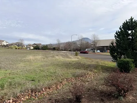 3583 Arrowhead Drive Medford OR 97504