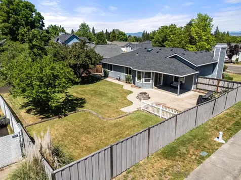 2754 Juanita Avenue Medford OR 97504