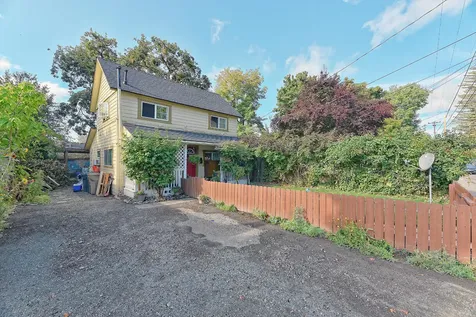 575 SW SW G Street Grants Pass OR 97526