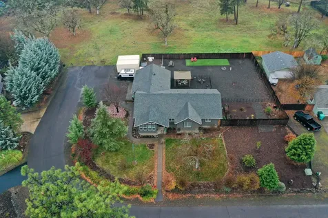 1027 Chevney Way Shady Cove OR 97539