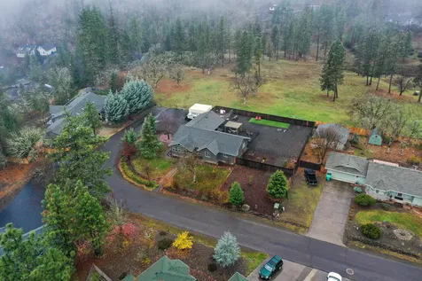 1027 Chevney Way Shady Cove OR 97539