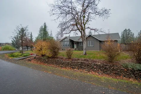 1027 Chevney Way Shady Cove OR 97539
