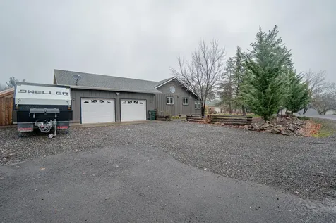 1027 Chevney Way Shady Cove OR 97539