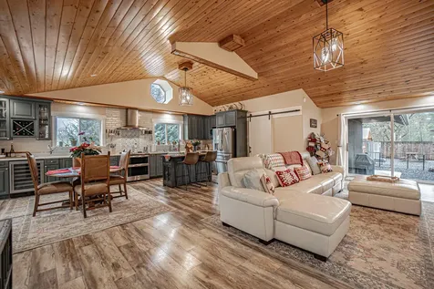 1027 Chevney Way Shady Cove OR 97539