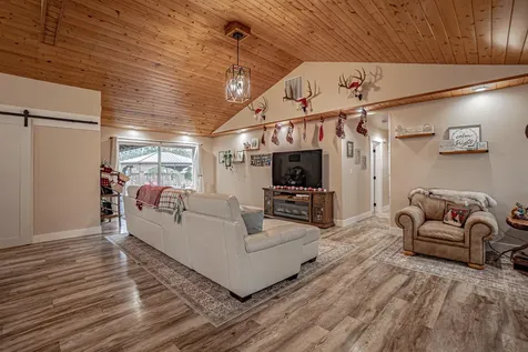 1027 Chevney Way Shady Cove OR 97539