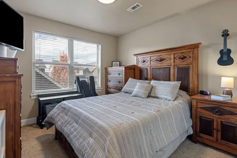 63131 NE De Haviland Street Bend OR 97701