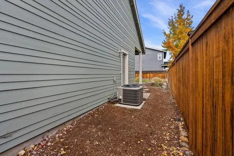 1981 NW Larch Avenue Redmond OR 97756
