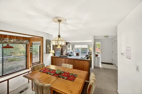 697 Oak Knoll Drive Ashland OR 97520