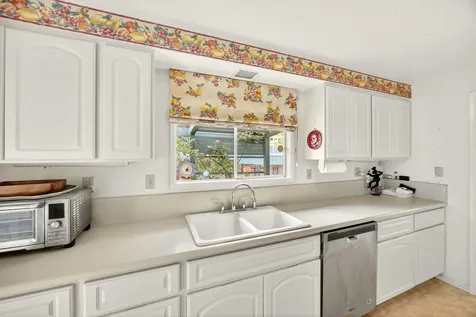 697 Oak Knoll Drive Ashland OR 97520