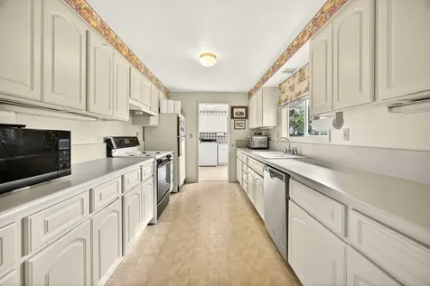 697 Oak Knoll Drive Ashland OR 97520