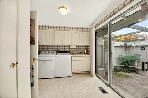 697 Oak Knoll Drive Ashland OR 97520