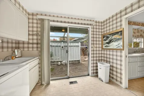 697 Oak Knoll Drive Ashland OR 97520