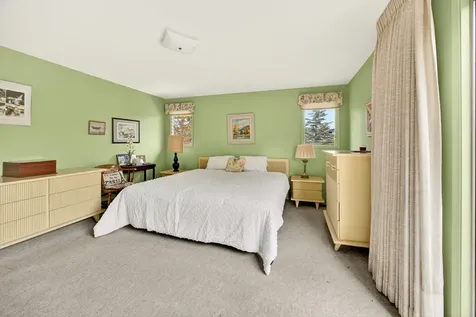 697 Oak Knoll Drive Ashland OR 97520