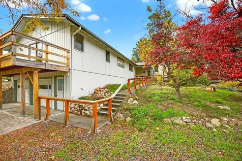 697 Oak Knoll Drive Ashland OR 97520