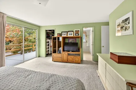 697 Oak Knoll Drive Ashland OR 97520