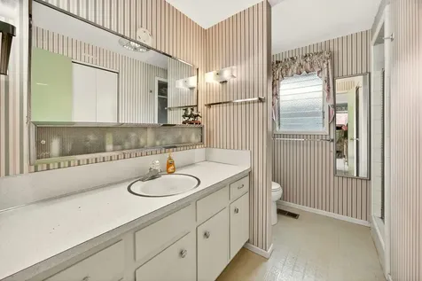 697 Oak Knoll Drive Ashland OR 97520