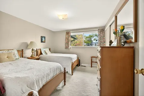 697 Oak Knoll Drive Ashland OR 97520