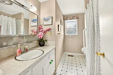 697 Oak Knoll Drive Ashland OR 97520