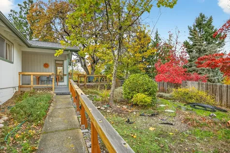 697 Oak Knoll Drive Ashland OR 97520