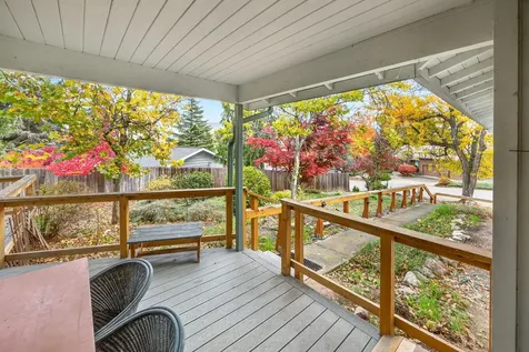 697 Oak Knoll Drive Ashland OR 97520